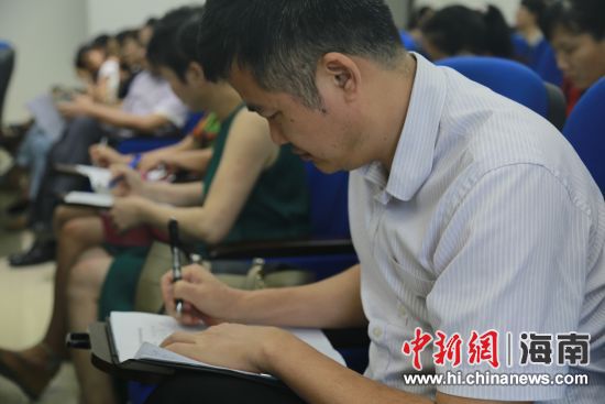 医院干部职工现场进行PDCA实操培训考核