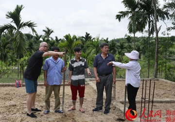 人民网-海南频道：海南三院入户走访贫困户 精准扶贫暖人心