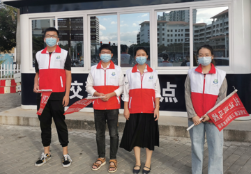 三亚中心医院开展“礼让斑马线 文明伴我行” 文明交通志愿者服务活动