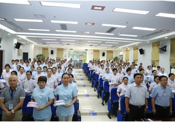 海南省第三人民医院举行护士脱帽换装仪式