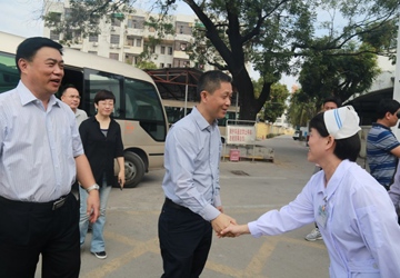 人民网-海南频道：海南三院春节期间接诊忙碌 三亚副市长上门慰问