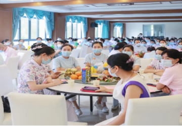 致敬时代英雄 ——我院举办庆祝5.12国际护士节座谈会暨表彰大会