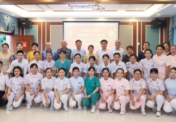 传承红色基因 创新发展护理 ——我院举办庆祝5.12国际护士节座谈会暨表彰大会