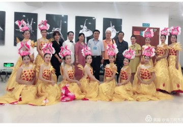 “桃花满园开 依旧笑春风”——院文艺队参加首个“中国医师节”海南纪念活动