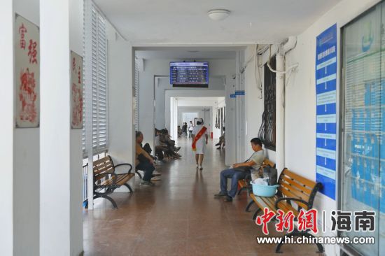 宽敞明亮的候诊长廊