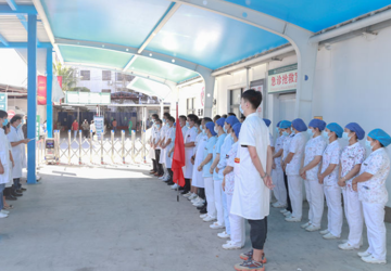 高举突击队旗帜，发挥生力军作用——三亚中心医院团委举行青年突击队授旗仪式 暨主题团日活动