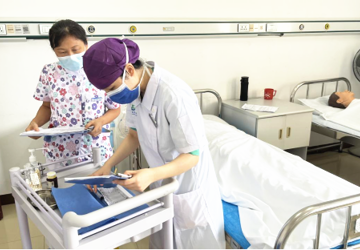 爱创新的梁红丽和区海玲