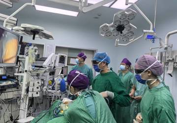 双技术突破！我院成功实施首例 "自主呼吸" 状态下机器人肺结节手术
