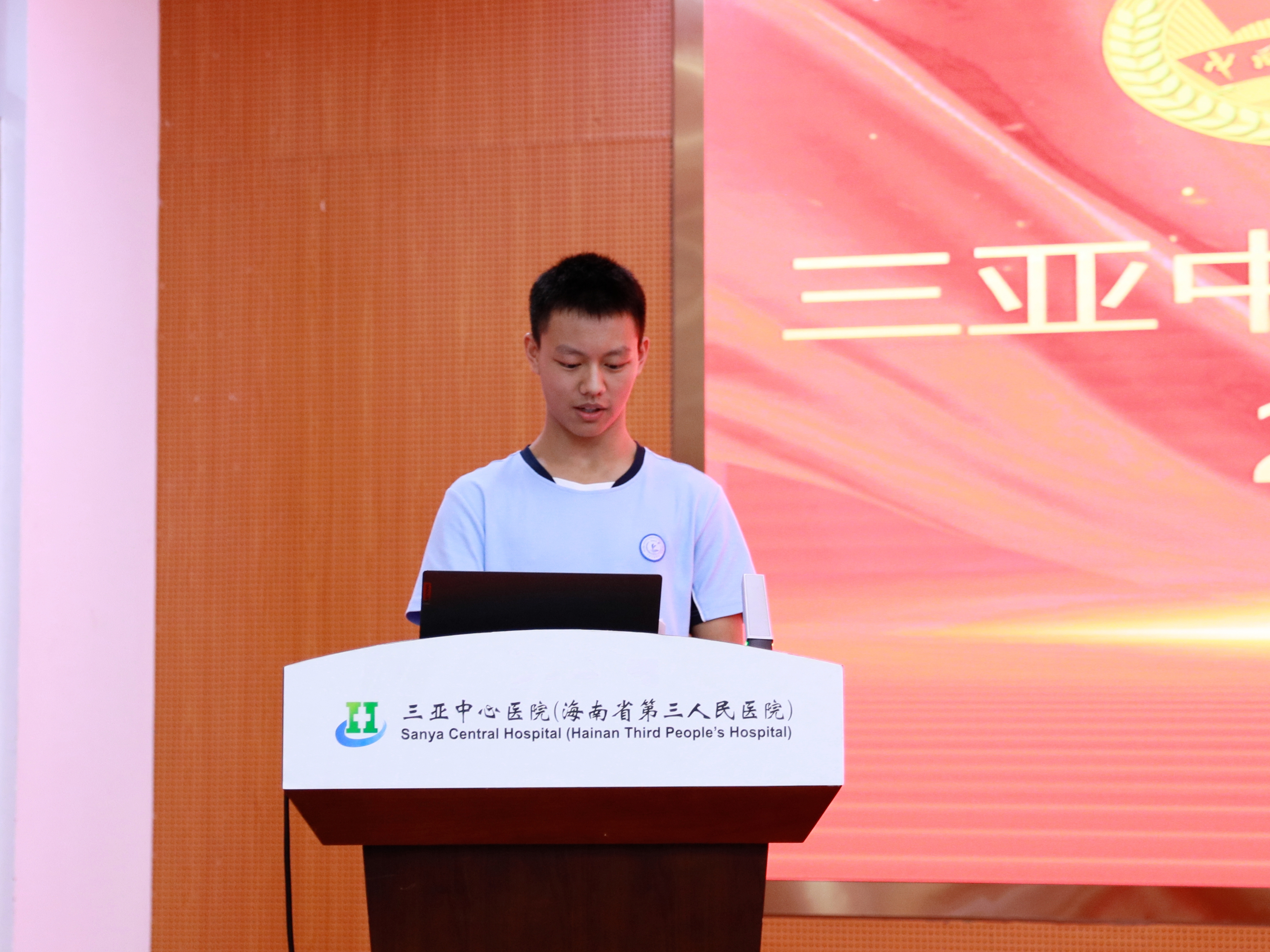 院外优秀志愿者发言代表李睿轩