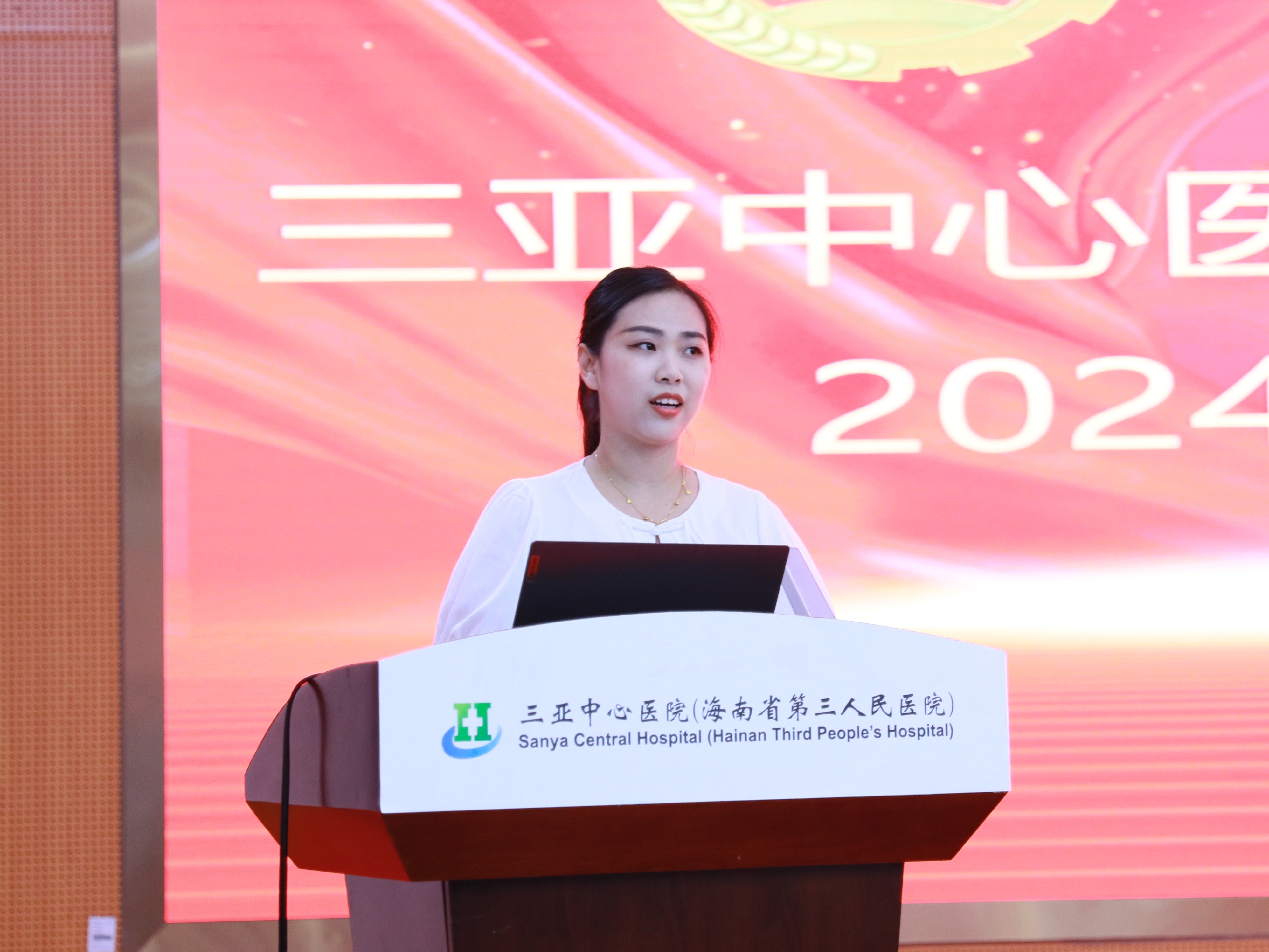 院内优秀志愿者发言代表吴艺