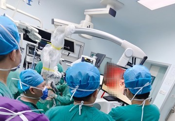 惊险！14岁女孩口含筷子摔倒——断筷藏颅内5天险丧命！惊险救援全过程曝光