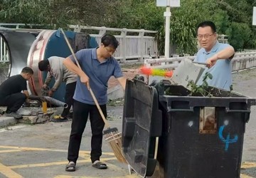 在一线飘扬的党旗 裴德桥畔焕新颜——三亚中心医院第十七党支部开展台风后“清洁家园、守护健康”爱国卫生运动