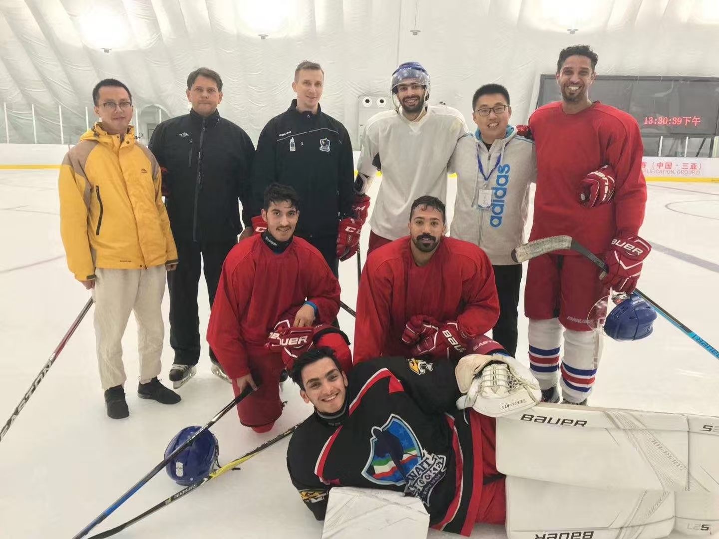 （左一）南懋林执行国际赛事保障任务合影