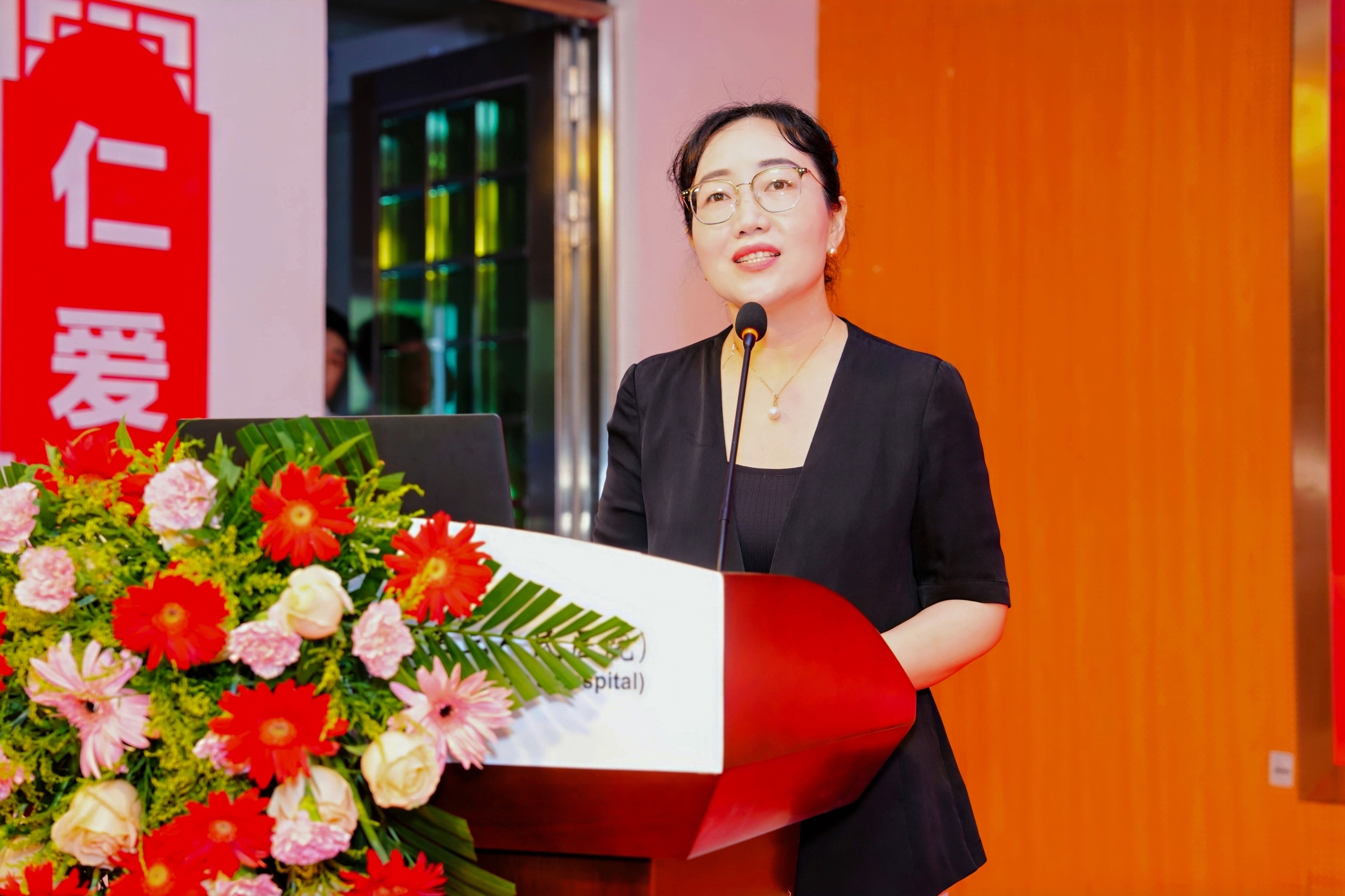 护理部主任潘彩琴主持活动