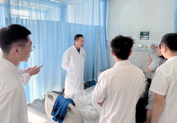 被判定“手术风险过高”后，七旬老人慕名来到三亚中心医院......